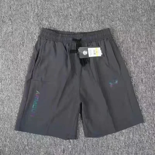 灰色短裤
