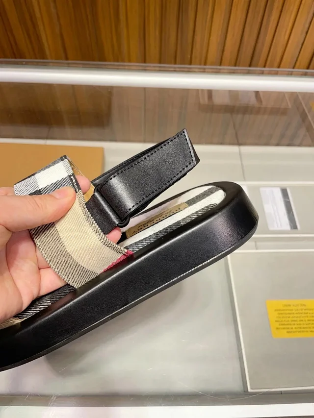 Burberry Sandals Check Cross-Strap product detail image 3