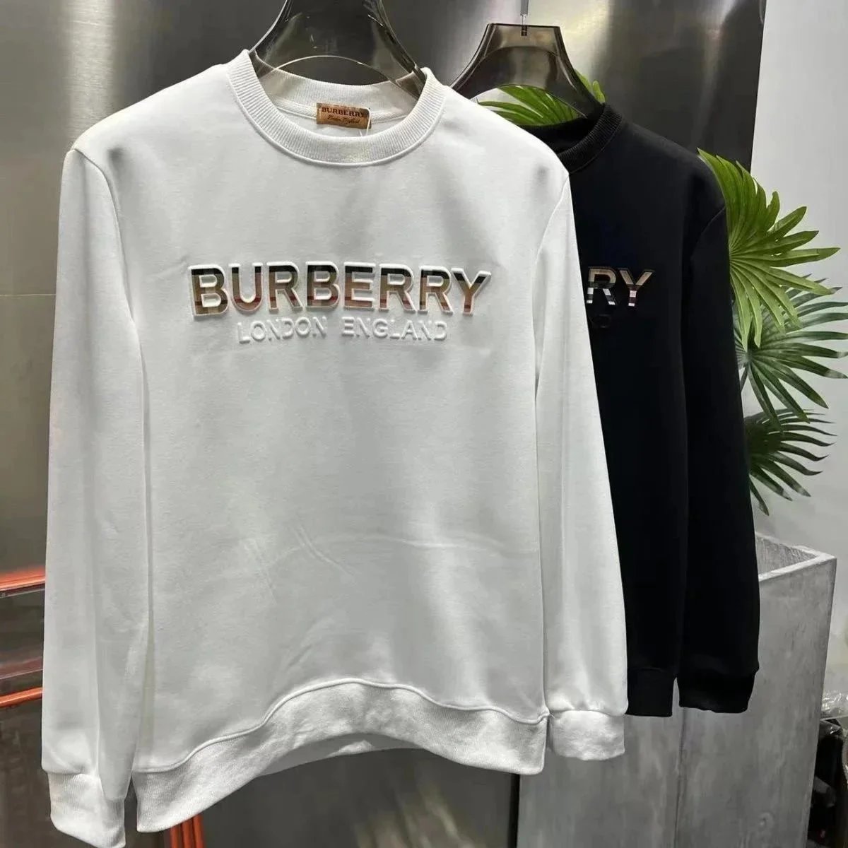 Burberry T-Shirts Short-sleeve logo graphic T-shirt — White 3 Sweat