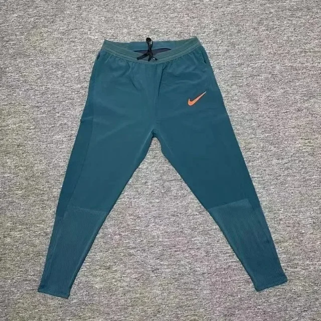 Nike Trousers Tapered running with ribbed lower-leg panels and zip pockets product detail image 3