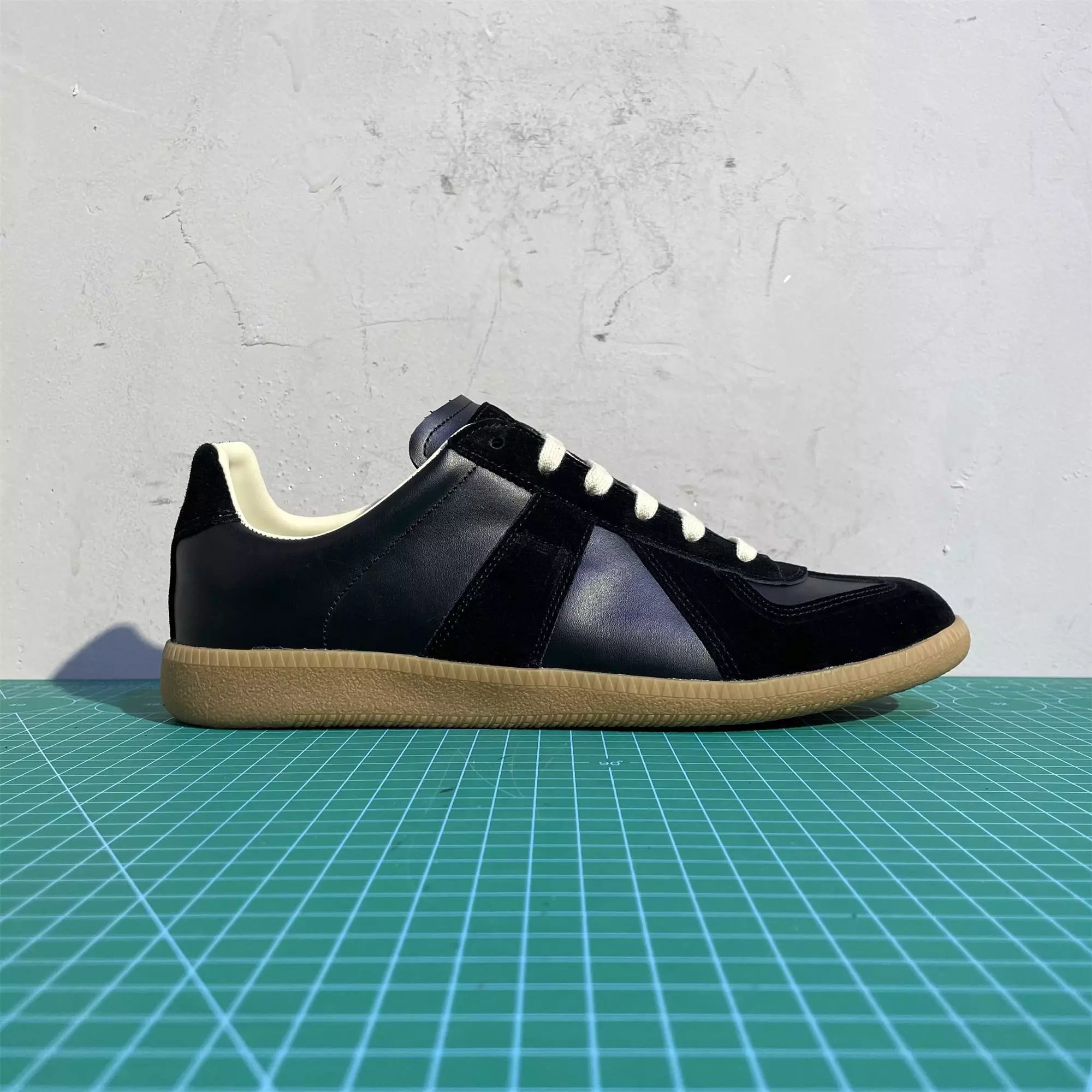 All black with apricot lining gum sole H6851