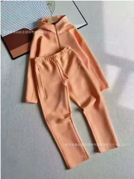 Set, Orange