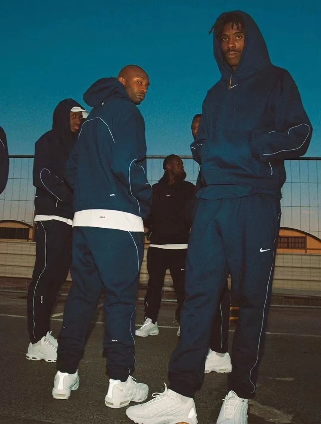 Hooded Sweatshirt Set with Reflective Swoosh Stripes photo 6