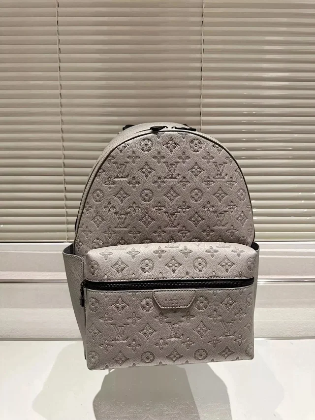 Louis Vuitton Backpacks Monogram Backpack with Front Zip Pocket product detail image 7