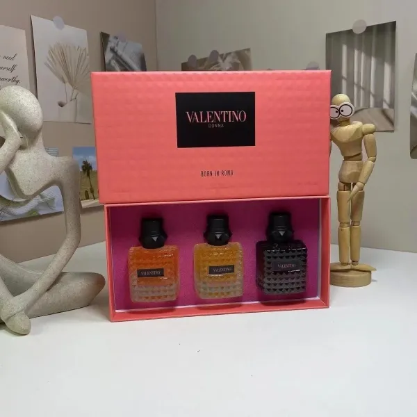 Valentino Donna Born in Roma Mini Perfume Set Pink - 1