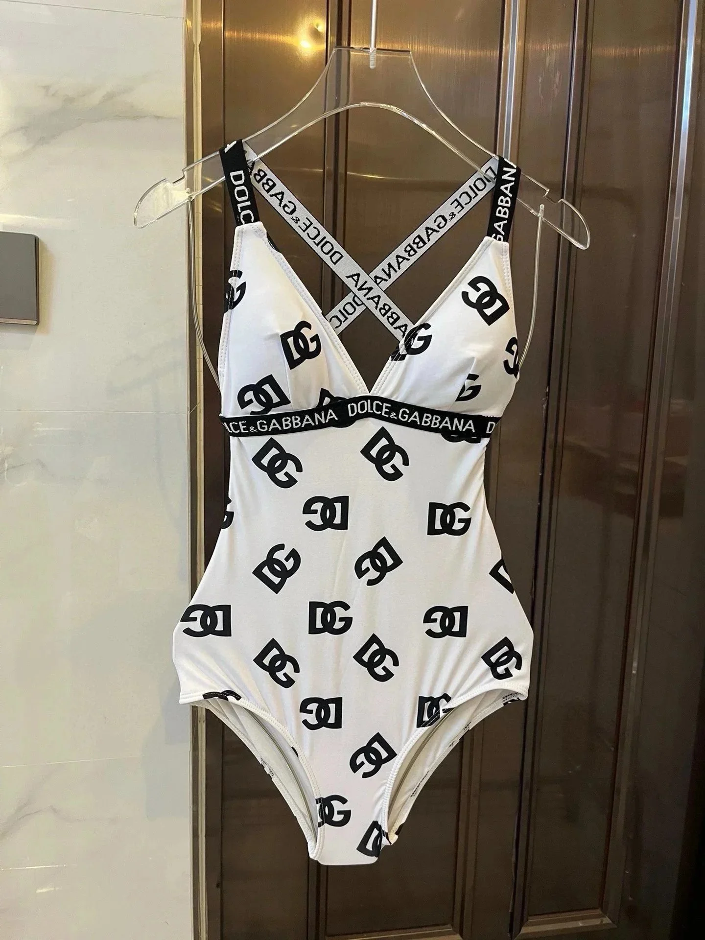  Fashionable swimsui