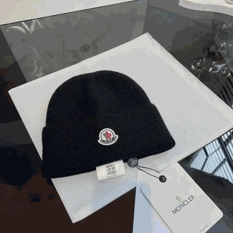 Moncler Beanie [37 s