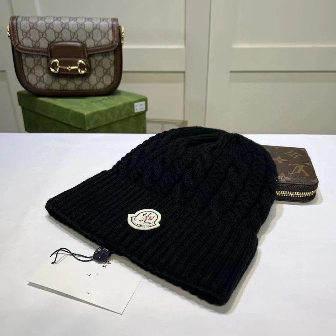Moncler Logo Patch Cable Knit Beanie Black - 1