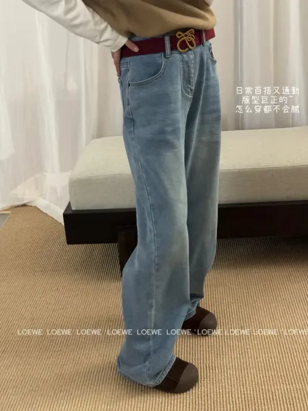 Design Wide-Leg Jeans with Embroidered 'LOVE' Heart Patch in Light Wash Blue Jeans - 5