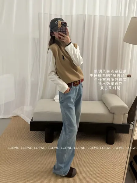 Design Wide-Leg Jeans with Embroidered 'LOVE' Heart Patch in Light Wash Blue Jeans - 7