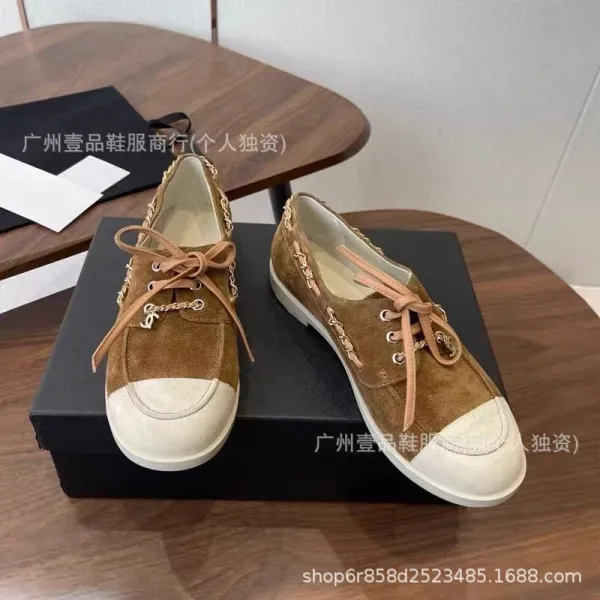 Saint Tears Chain-Embellished Suede Boat Shoes Beige - 18