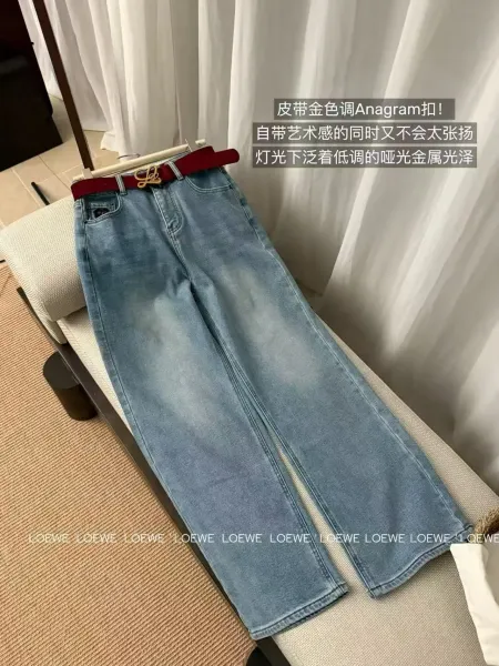 Design Wide-Leg Jeans with Embroidered 'LOVE' Heart Patch in Light Wash Blue Jeans - 3