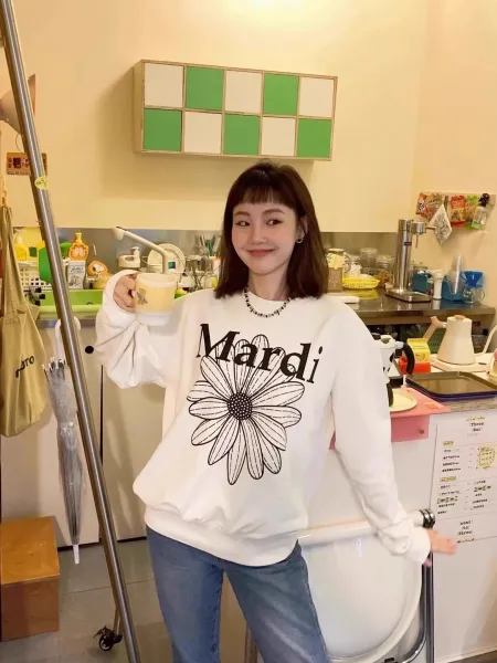 Mardi Flower Embroidered Oversized Sweatshirt in Beige with Pink Lace Skirt - 45
