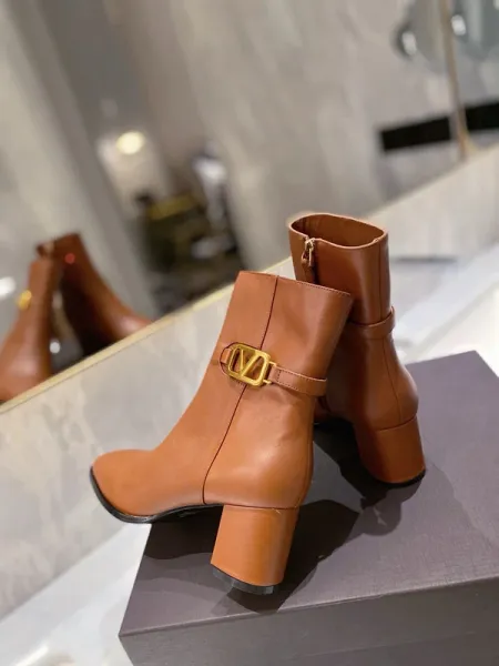 Valentino Garavani VLogo Ankle Boots Tan Leather - 7