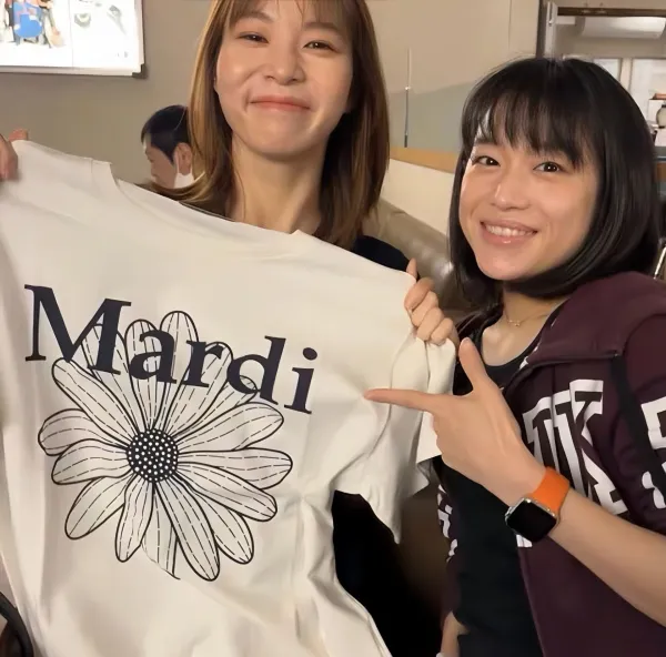 Mard Daisy Graphic Oversized T-Shirt Beige - 12