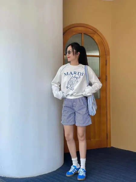 Mardi Flower Embroidered Oversized Sweatshirt in Beige with Pink Lace Skirt - 5