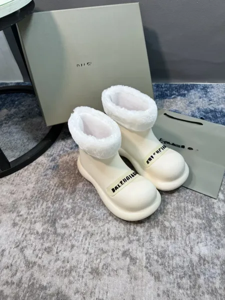 Balenciaga Snow Boots Red with White Faux Fur Trim - 9