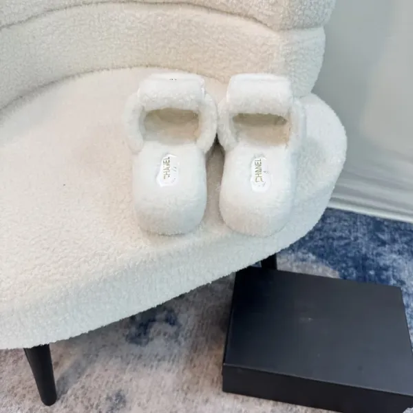 UGG Fluff Slide Beige Shearling Slippers - 7
