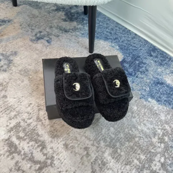 UGG Fluff Slide Beige Shearling Slippers - 9