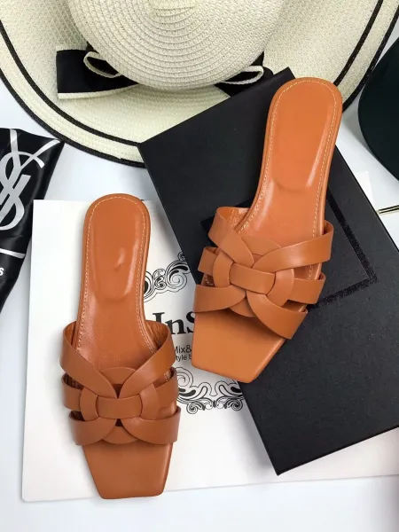Beige Patent Leather Knot-Strap Slide Sandals - 14