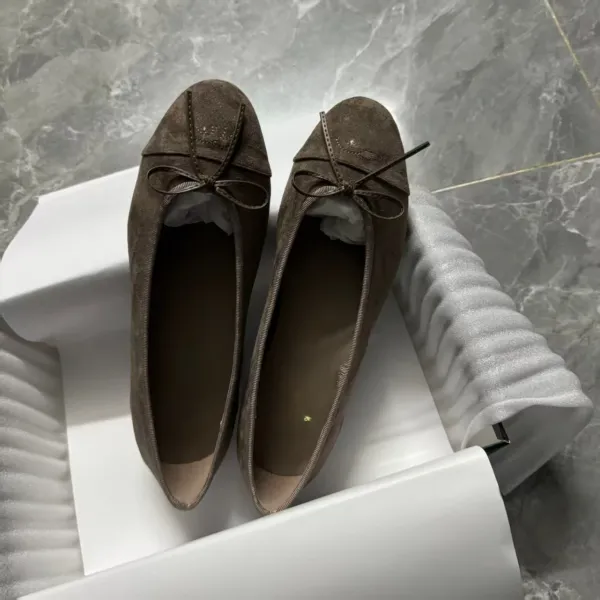 Miu Miu Bow-Embellished Suede Loafers Pink - 7