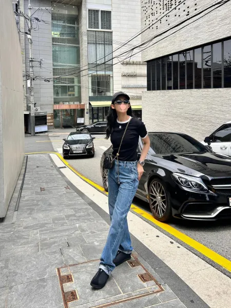 Chanel Baseball Cap Black with CC Logo - 21