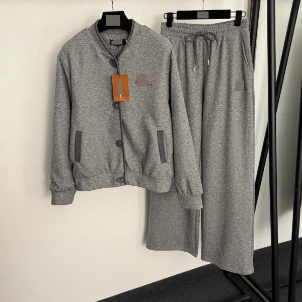 Design Beige Knit Bomber Jacket and Wide-Leg Sweatpants Set - 4
