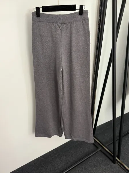 Design V-Neck Knit Sweater and Wide-Leg Sweatpants Set Gray Casual Set - 9