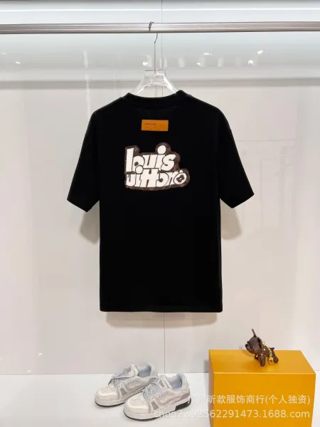 Louis Vuitton Monogram V Logo Black T-Shirt - 16