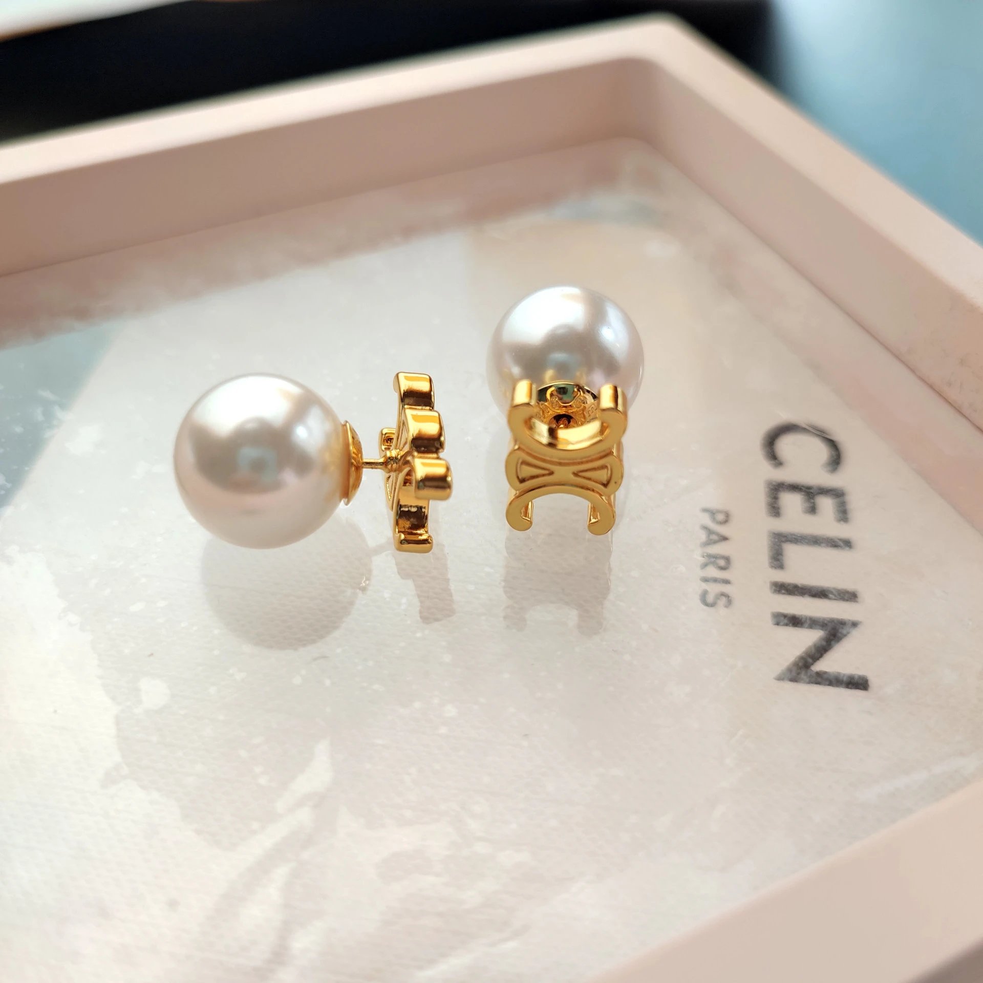 Gold-Tone Pearl Bear Motif Stud Earrings - 10