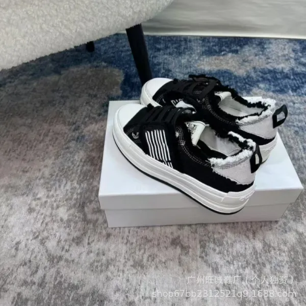 Off-White x Unknown Brand Deconstructed Canvas Sneakers Black/White - 11