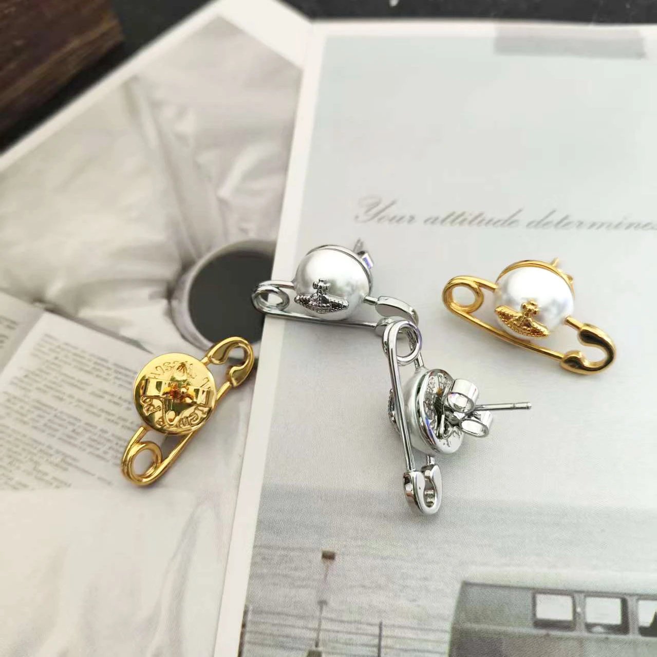 KINFOL Pearl Safety Pin Earrings Gold - 3
