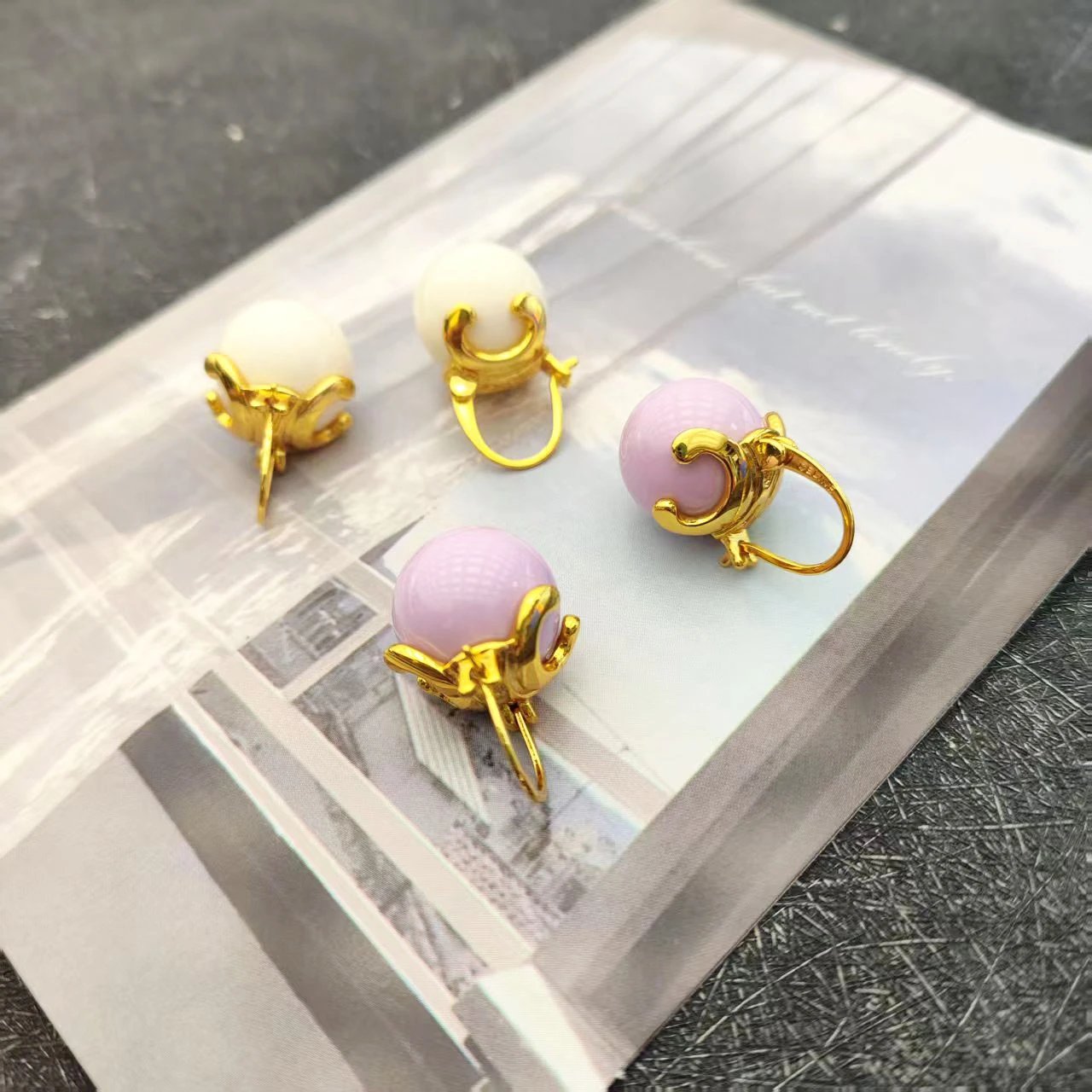 Gold Dragon Pearl Earrings White - 2