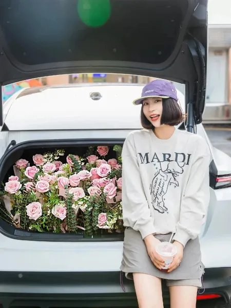 Mardi Flower Embroidered Oversized Sweatshirt in Beige with Pink Lace Skirt - 10