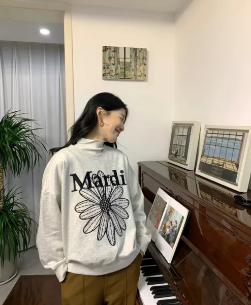 Mardi Flower Embroidered Oversized Sweatshirt in Beige with Pink Lace Skirt - 34