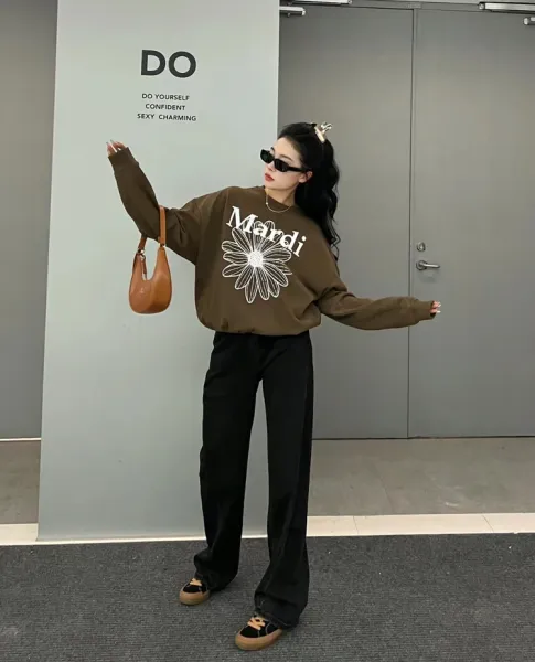 Mardi Flower Embroidered Oversized Sweatshirt in Beige with Pink Lace Skirt - 22