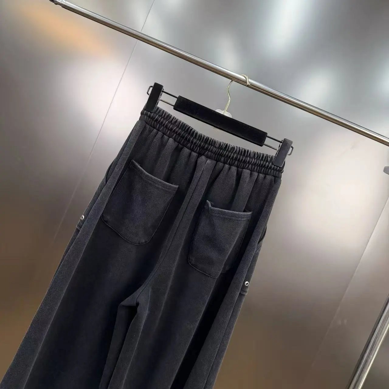 Gallery Dept. Utility Zip-Up Jacket and Wide-Leg Sweatpants Set in Light Gray and Black - 10