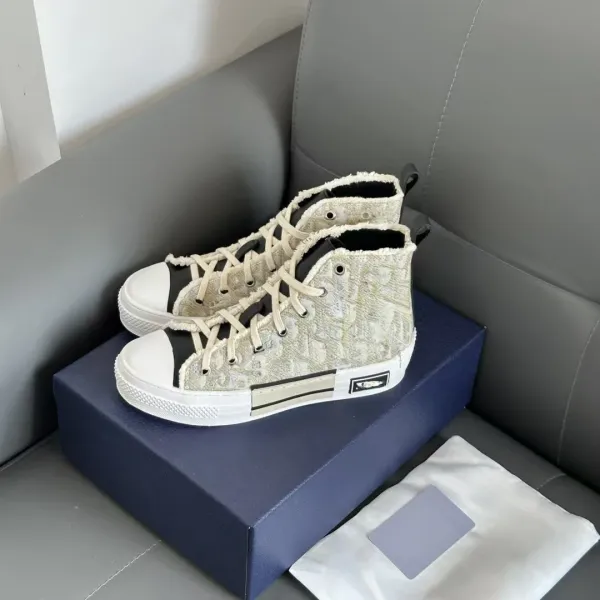 Off-White Diagonal Stripe Low-Top Sneakers in Beige Lace Embroidery - 6