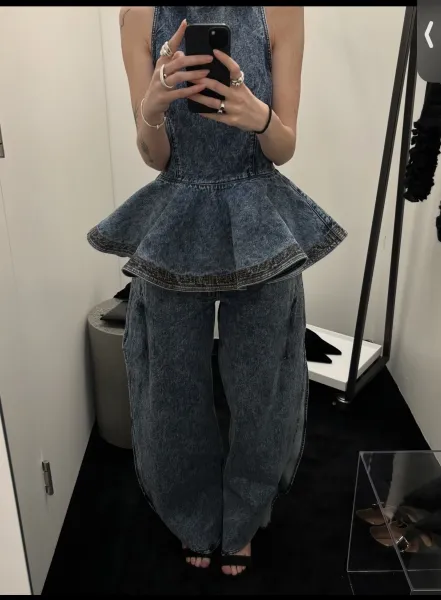 Denim Set: Flared Wide-Leg Jeans and Peplum Sleeveless Top in Medium Wash Blue - 3