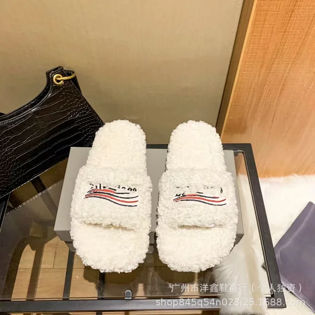 Miu Slippers Teddy-Fleece Logo Embroidered Slide product detail image 10