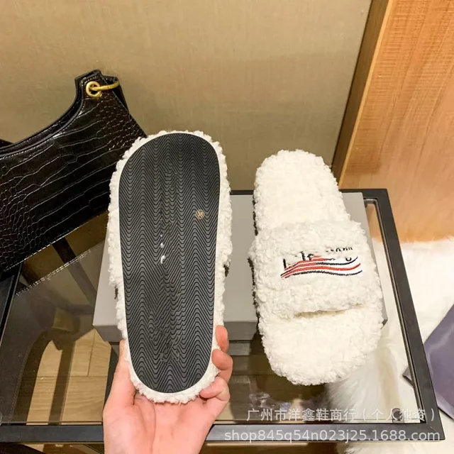 Miu Slippers Teddy-Fleece Logo Embroidered Slide product detail image 15