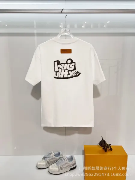 Louis Vuitton Monogram V Logo Black T-Shirt - 15