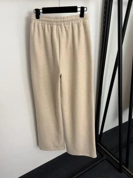 Design Beige Knit Bomber Jacket and Wide-Leg Sweatpants Set - 9