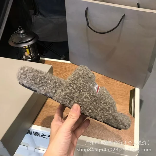 Miu Slippers Teddy-Fleece Logo Embroidered Slide product detail image 21