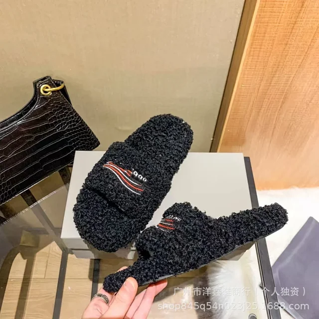 Miu Slippers Teddy-Fleece Logo Embroidered Slide product detail image 8