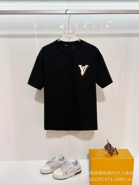 Louis Vuitton Monogram V Logo Black T-Shirt - 17