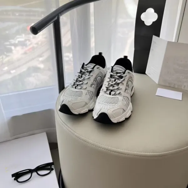 Off-White Diagonal Arrow Mesh Chunky Sneakers Beige Gold Multicolor - 23