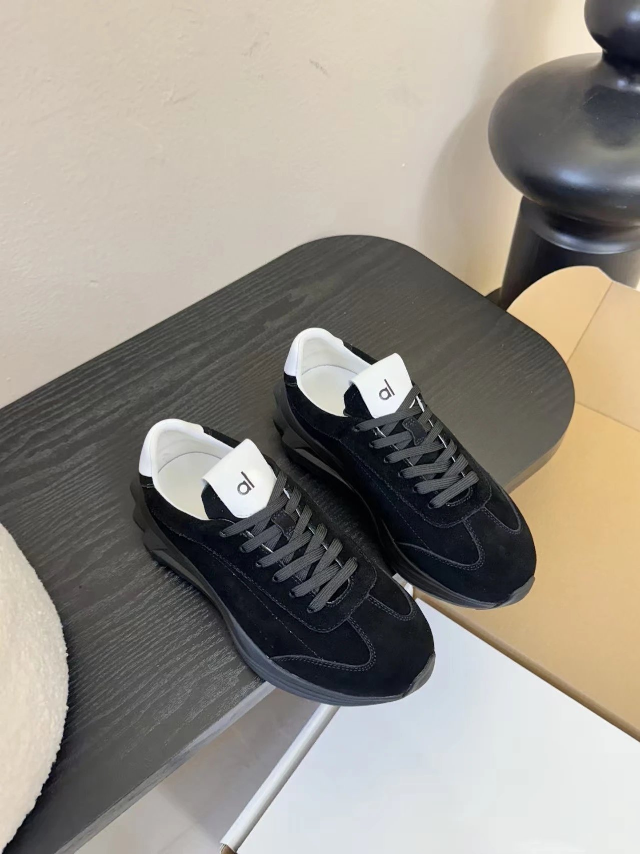 Off-White Diagonal Arrow Sneakers Black/White Chunky Sneakers - 7