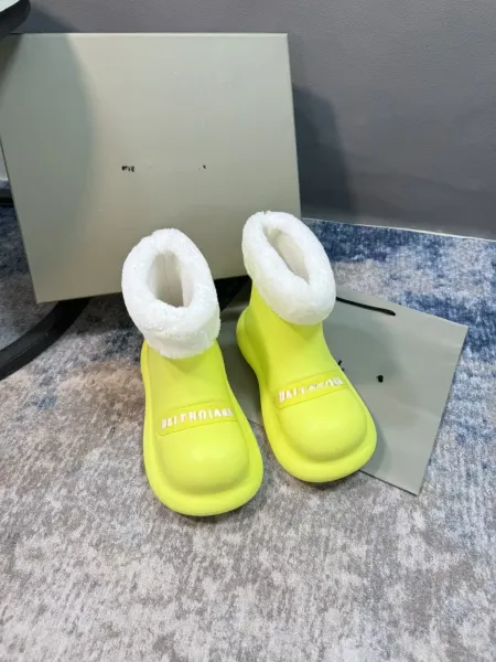 Balenciaga Snow Boots Red with White Faux Fur Trim - 8