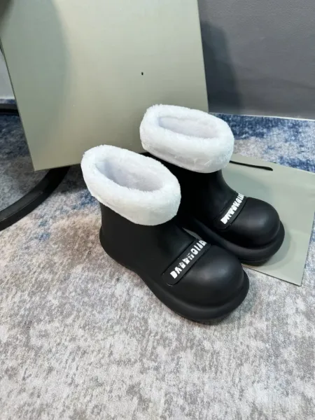 Balenciaga Snow Boots Red with White Faux Fur Trim - 5